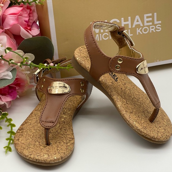 Michael Kors Girl’s Gold Tone Logo Plate Thong Sandals - Picture 8 of 12